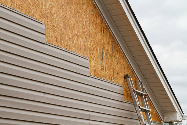 Professional Siding Installation technician working in Avon, MN